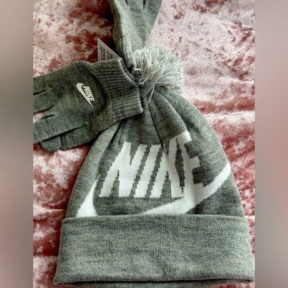 Nike Other - 🍀Nike 2pc Boys Hat and Glove Set